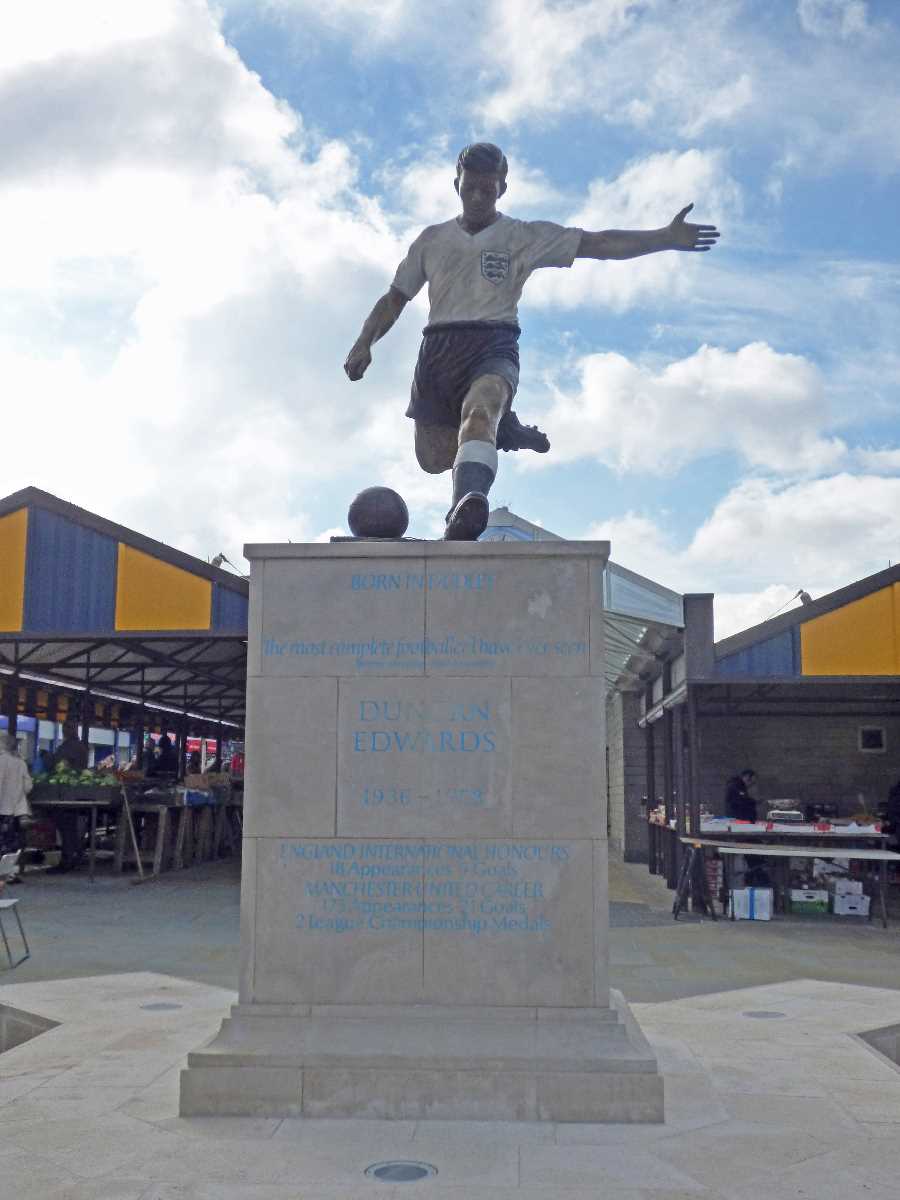 Statue+of+Duncan+Edwards+-+A+Dudley+%26+West+Midlands+Gem!